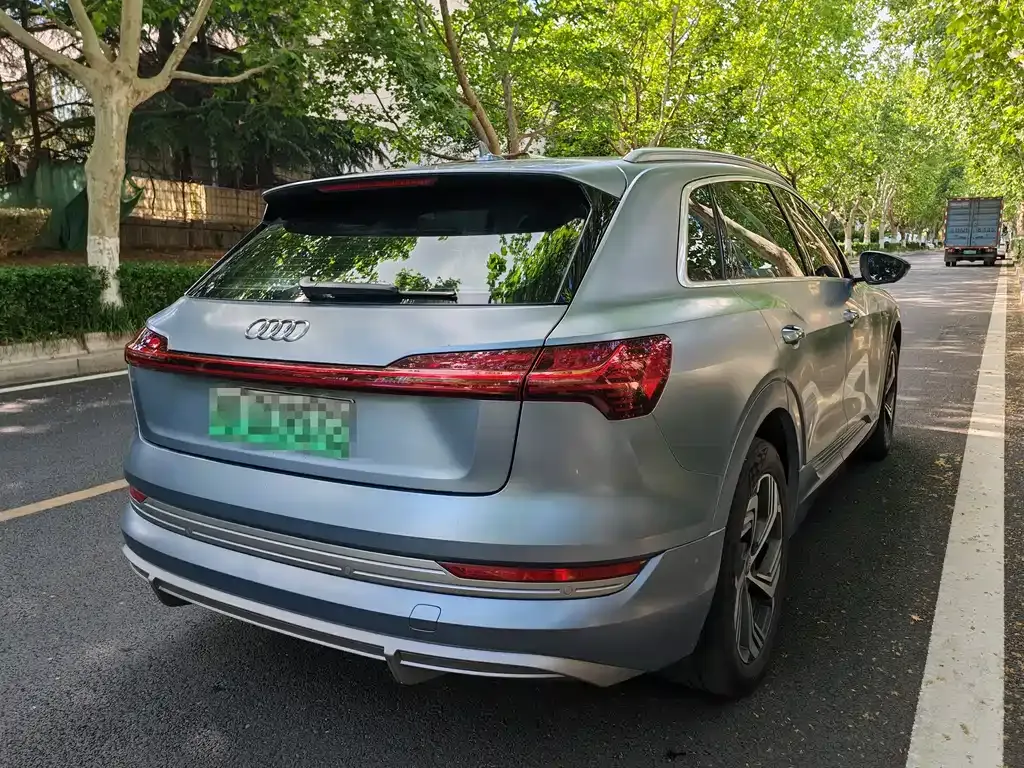 Audi e-tron — фото 10