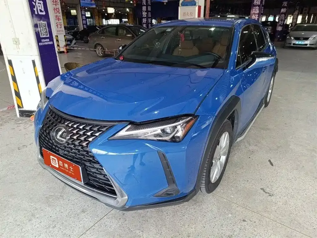 Lexus UX — фото 1