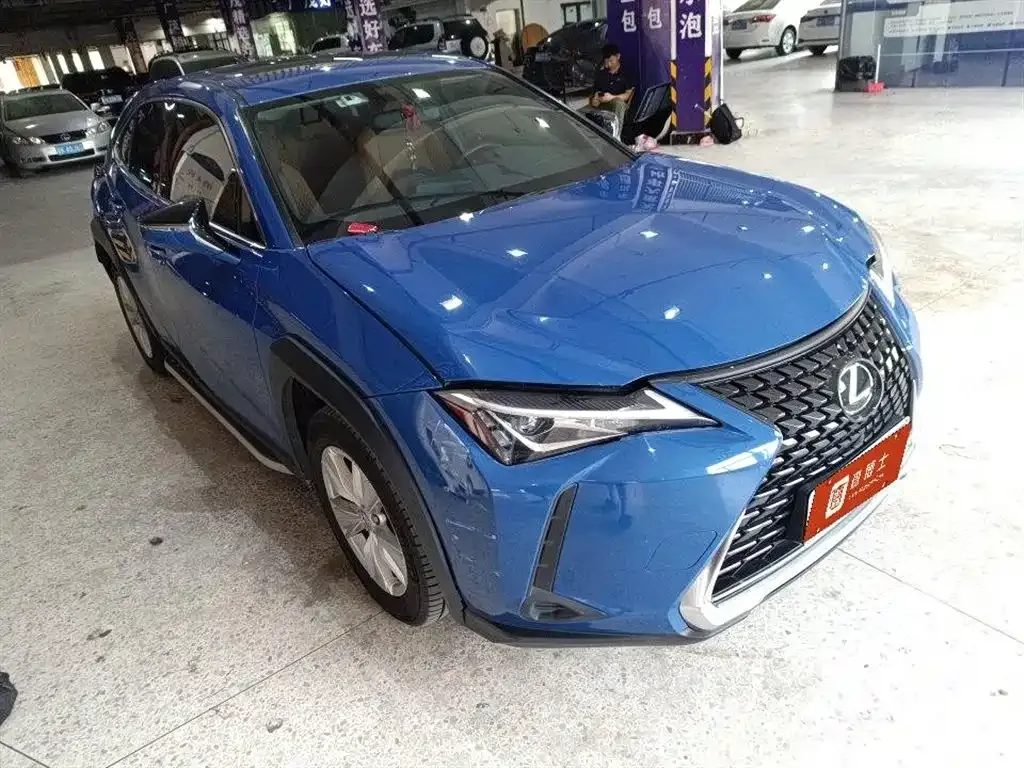 Lexus UX — фото 6