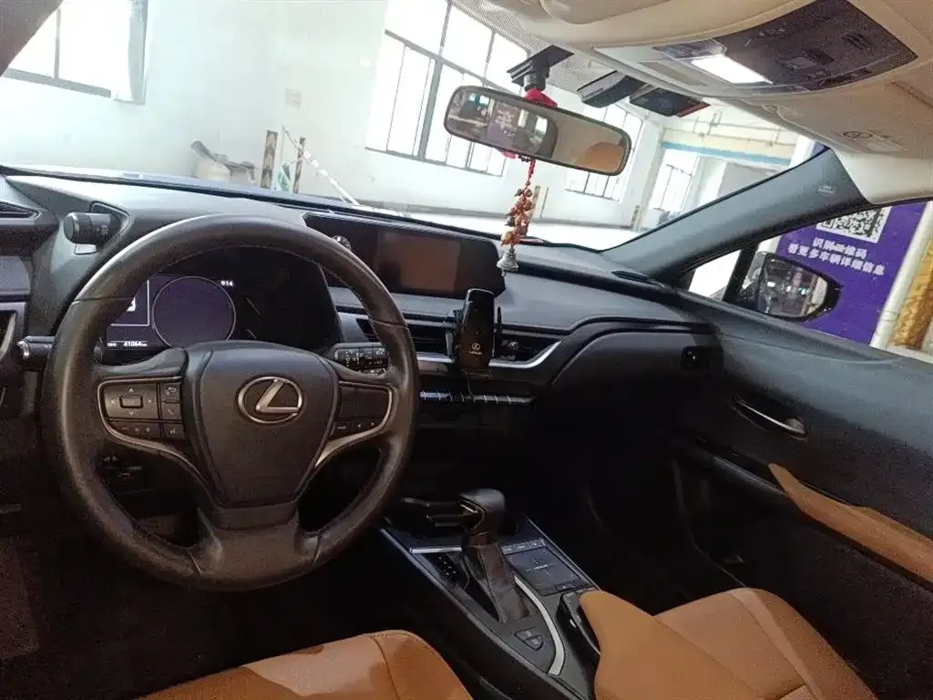 Lexus UX — фото 8