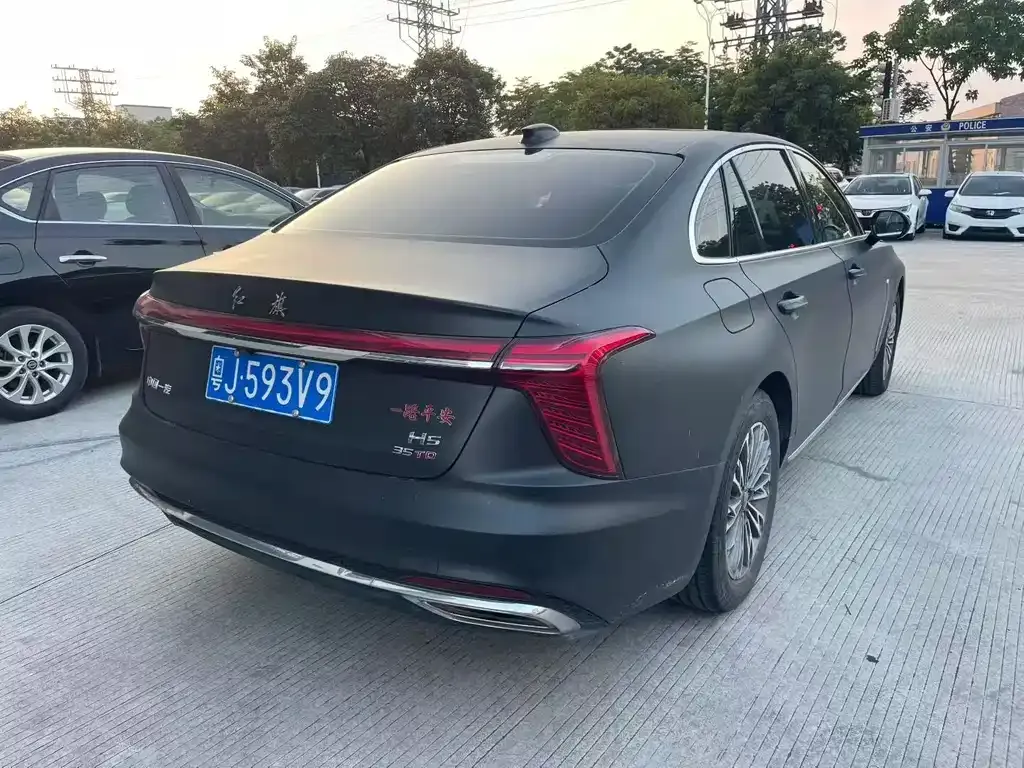 Hongqi H5 — фото 3