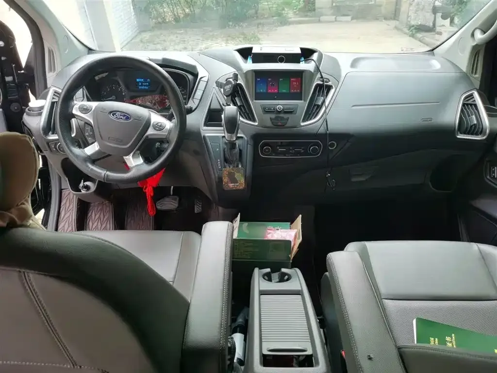 Ford Tourneo — фото 7