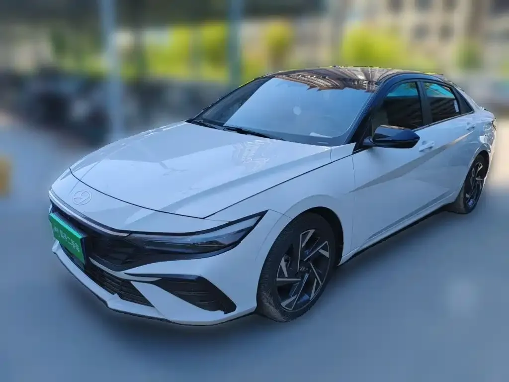 Hyundai Elantra — фото 1