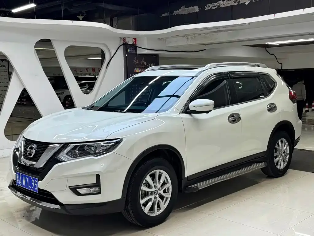 Nissan X-Trail — фото 1