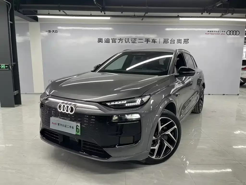 Audi Q6L e-tron — фото 1