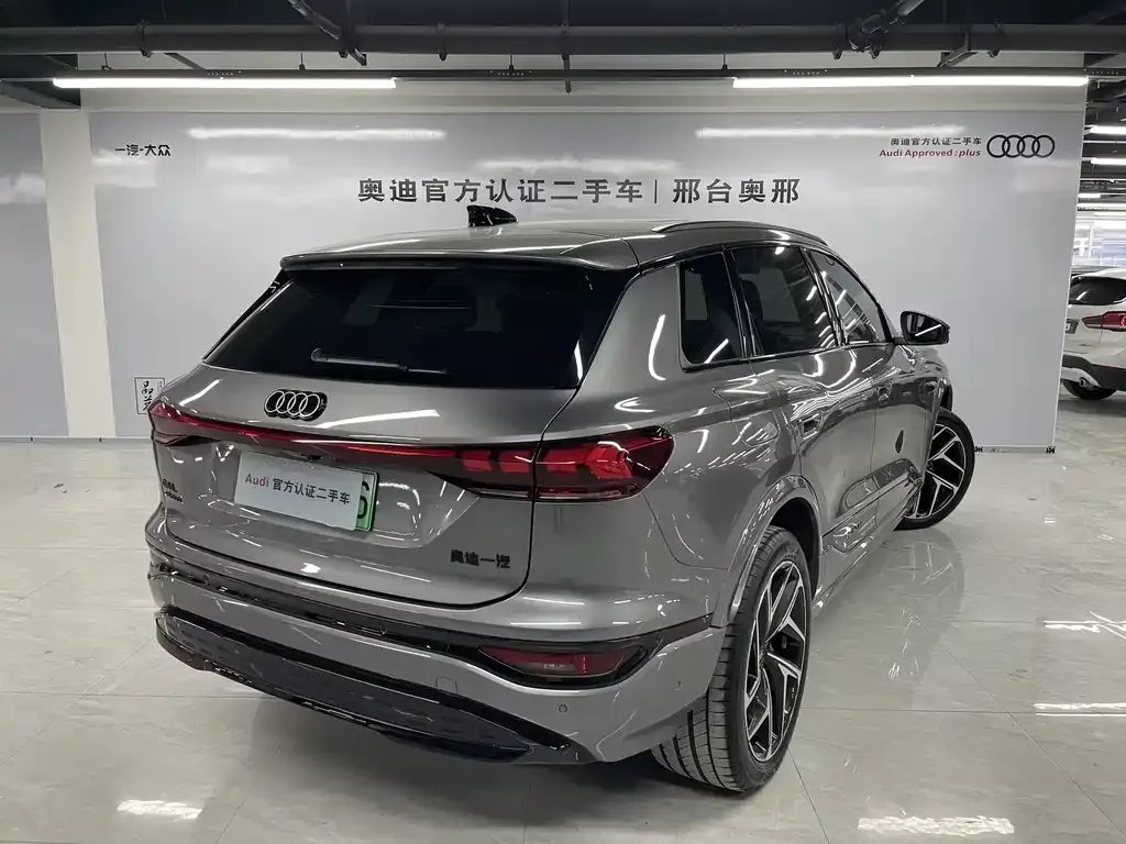 Audi Q6L e-tron — фото 2