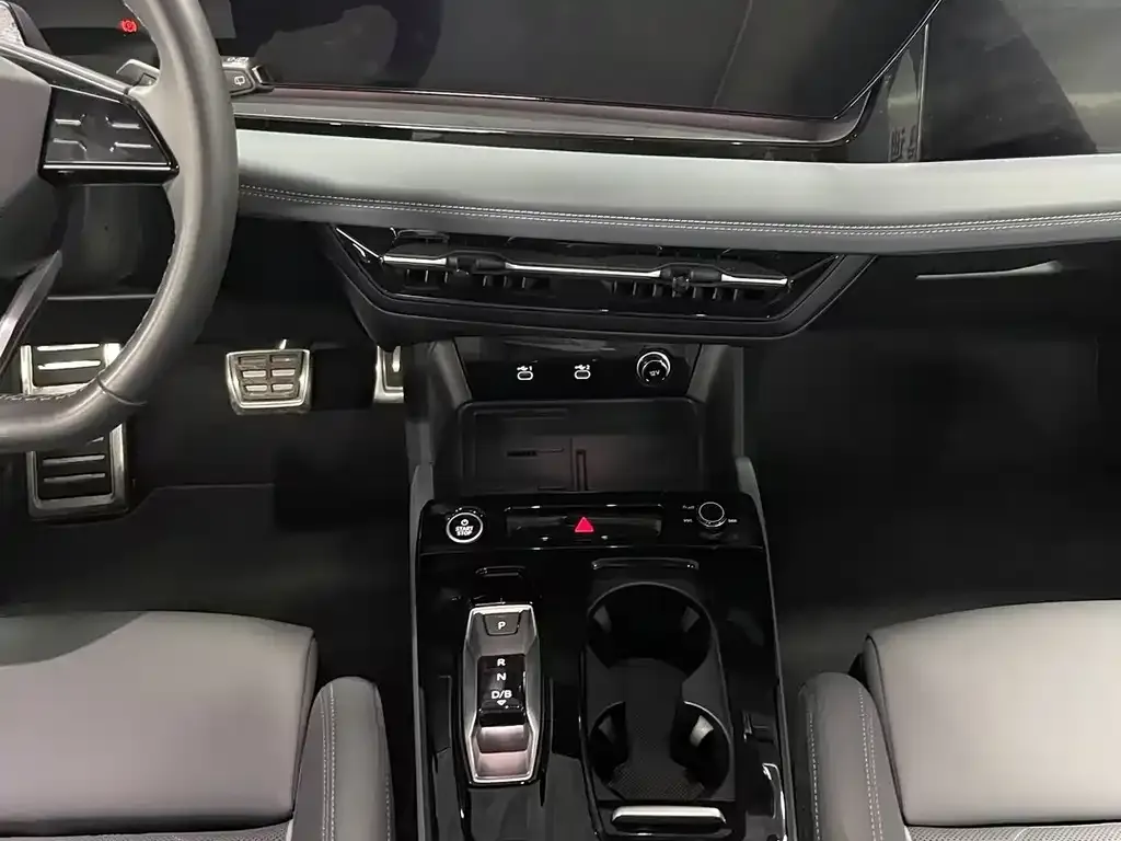Audi Q6L e-tron — фото 8