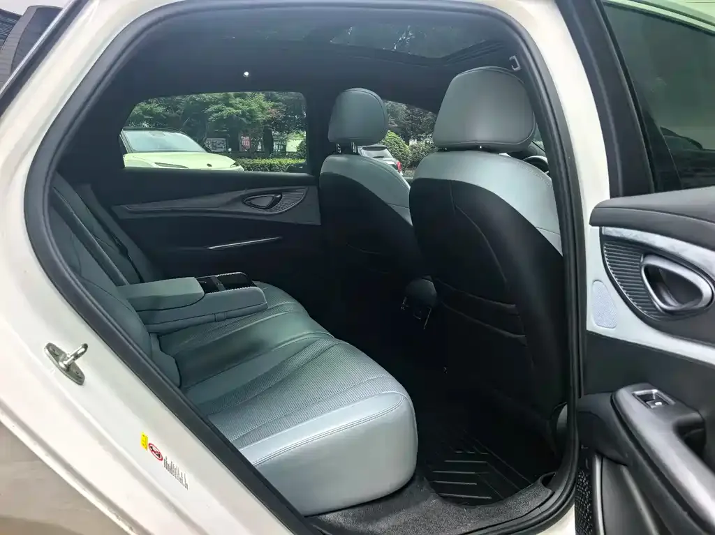 BYD Seal — фото 2