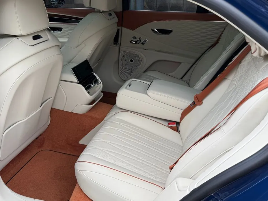 Bentley Flying Spur — фото 10