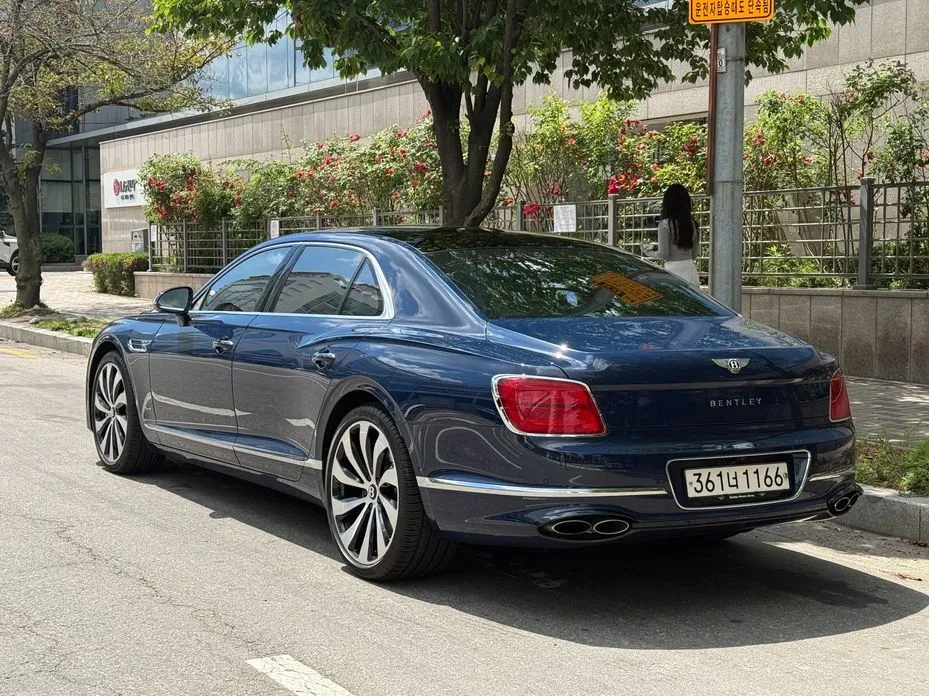 Bentley Flying Spur — фото 7