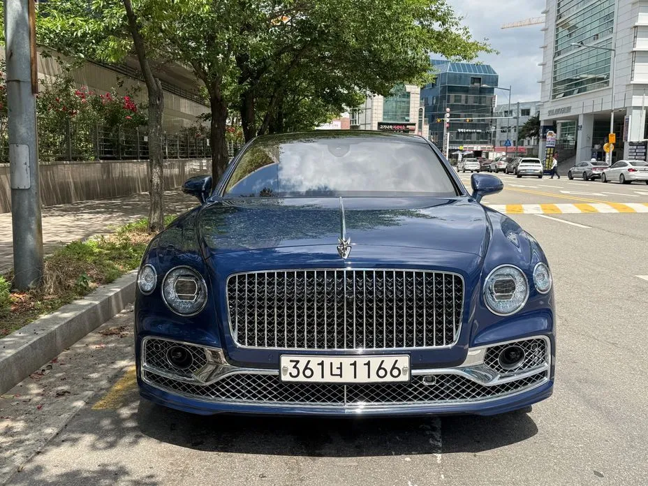 Bentley Flying Spur — фото 3