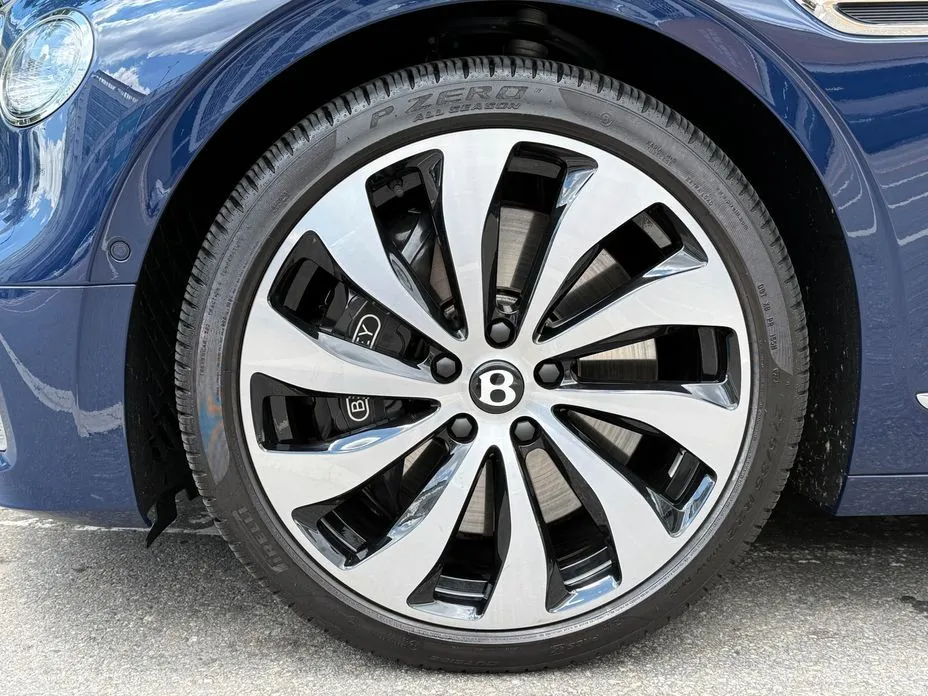 Bentley Flying Spur — фото 5