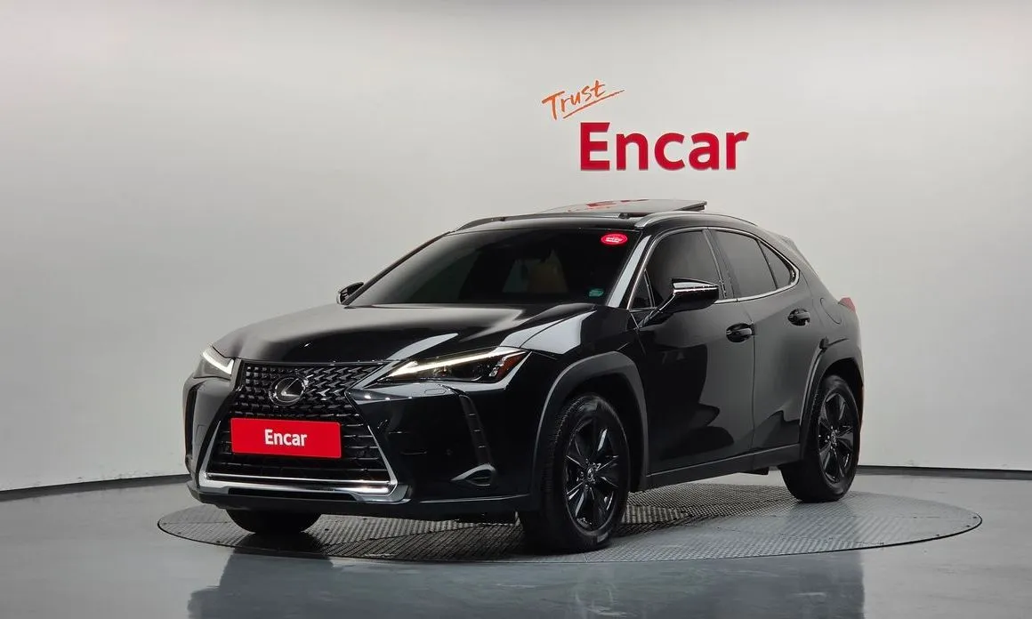 Lexus UX — фото 1
