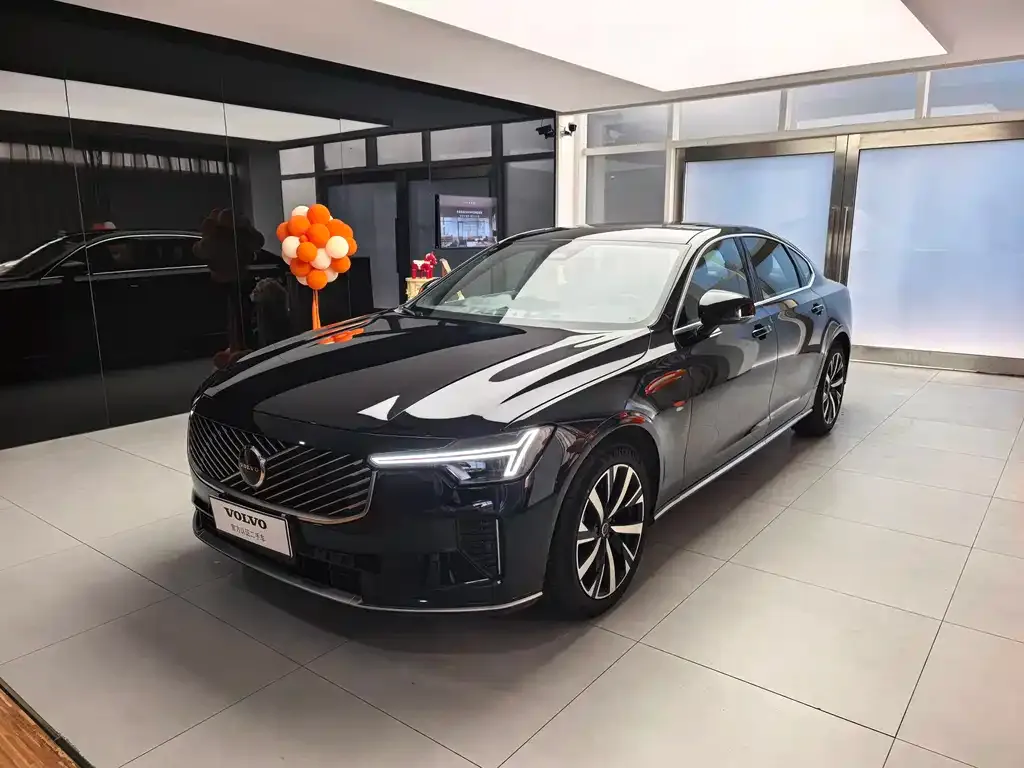 Volvo S90 — фото 1