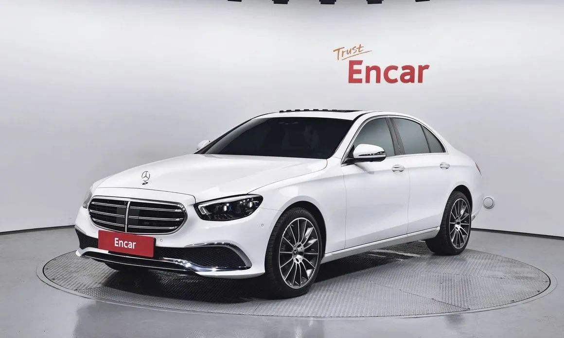 Mercedes-Benz E-Class — фото 1