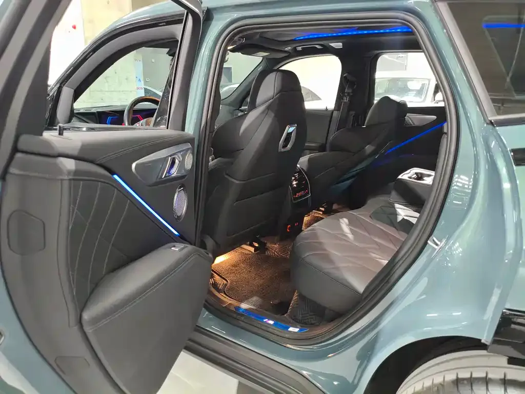 BMW XM — фото 10