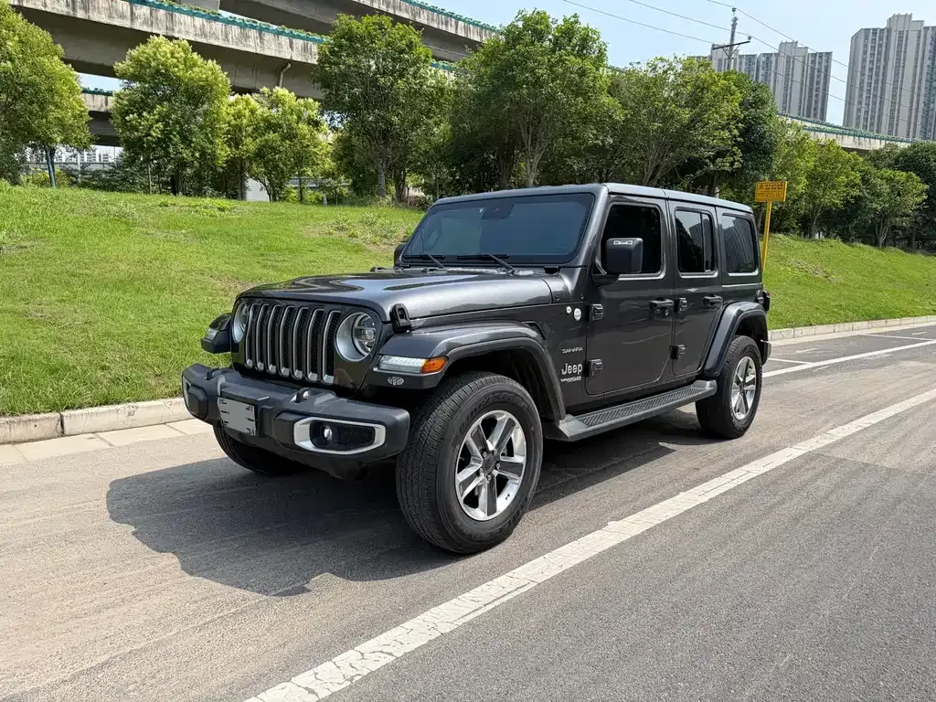 Jeep Wrangler — фото 1