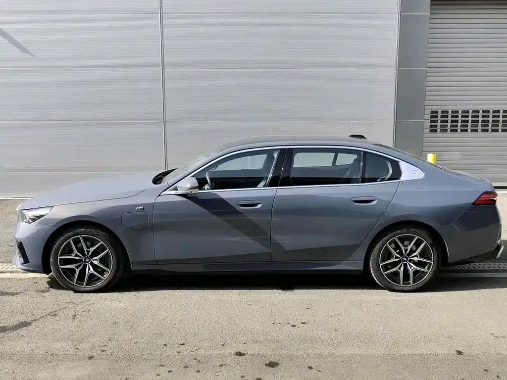 BMW i5 — фото 9