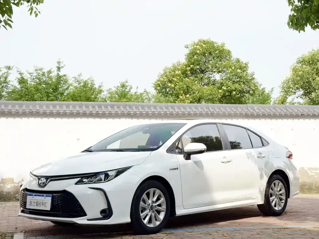 Toyota Corolla — фото 1