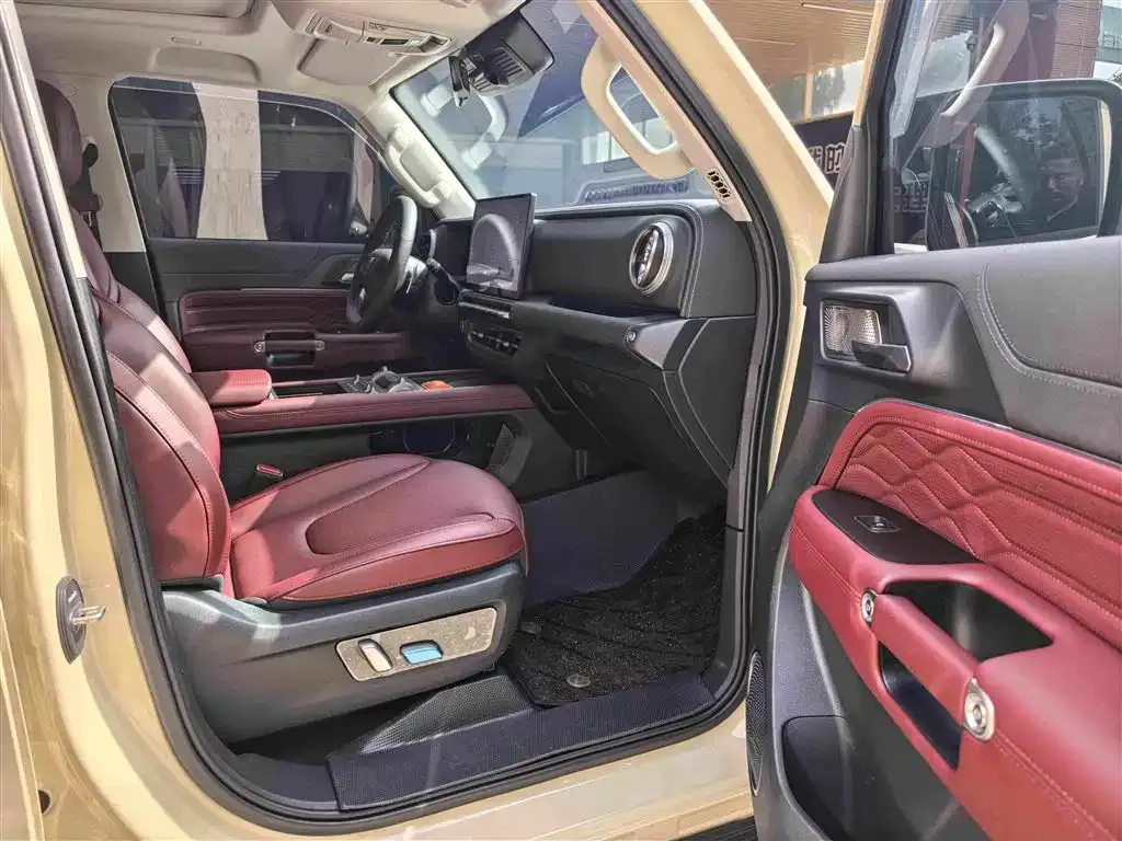 Tank 300 New Energy — фото 2