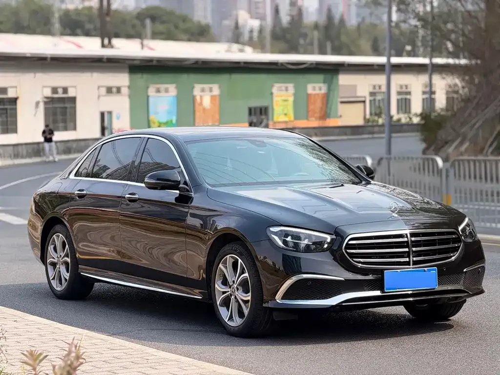 Mercedes-Benz E-Class — фото 9