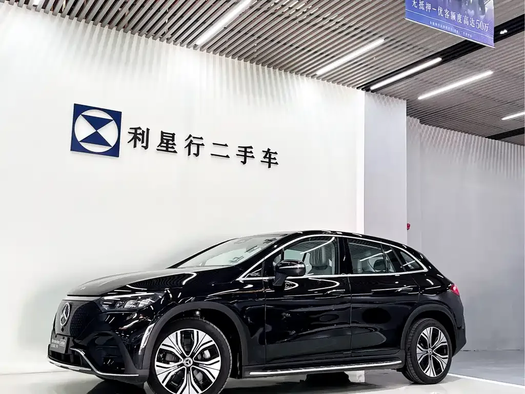 Mercedes-Benz EQE SUV — фото 1