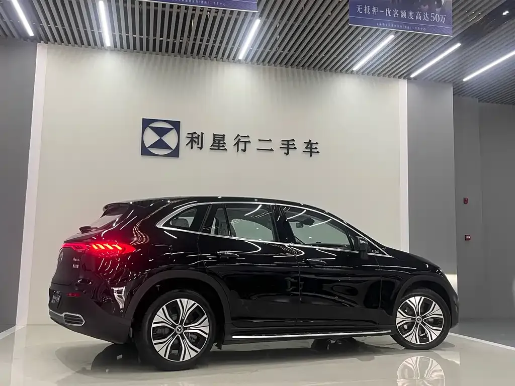 Mercedes-Benz EQE SUV — фото 3