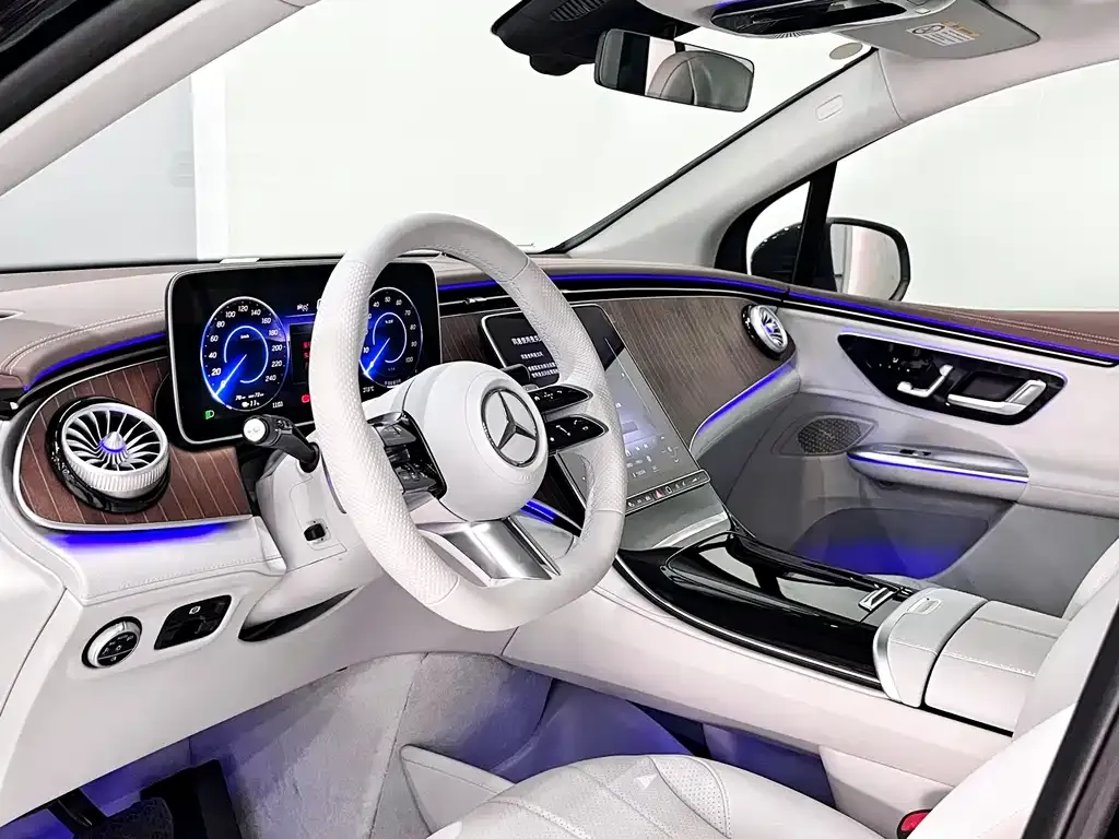 Mercedes-Benz EQE SUV — фото 7