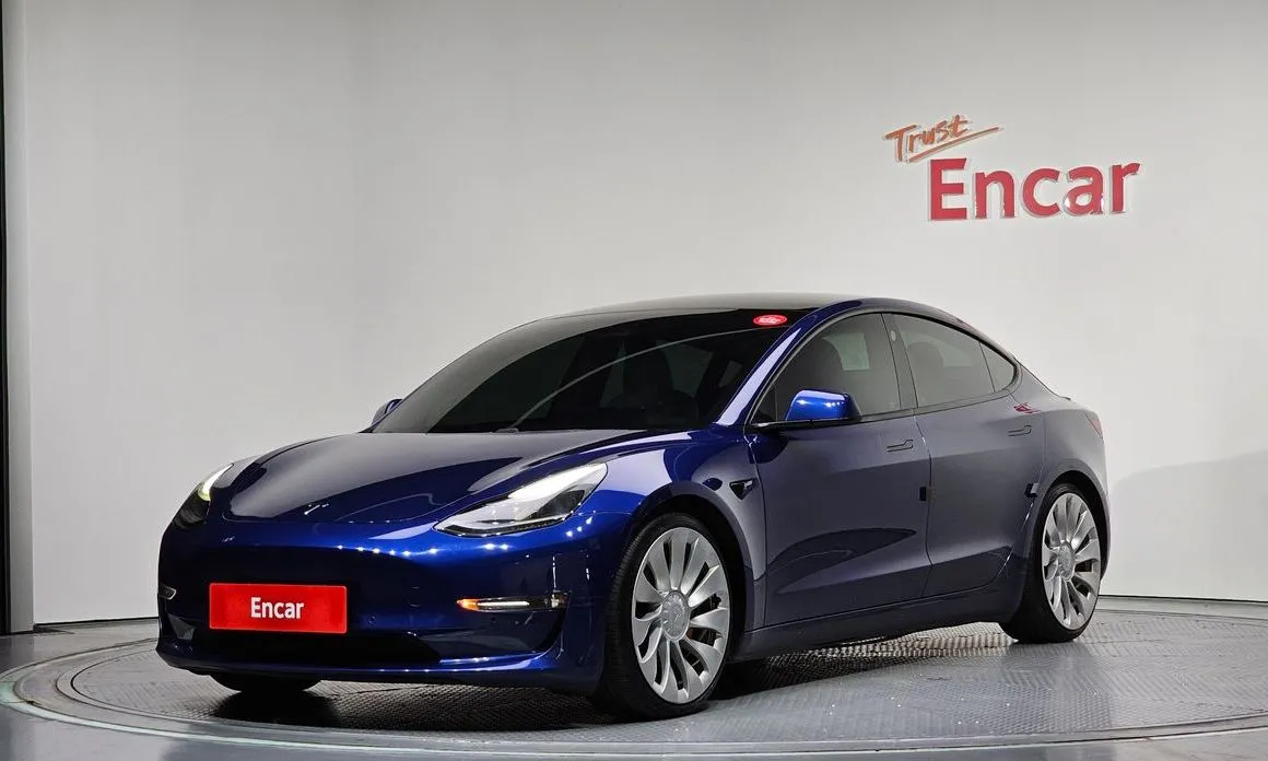 Tesla Model 3 — фото 1