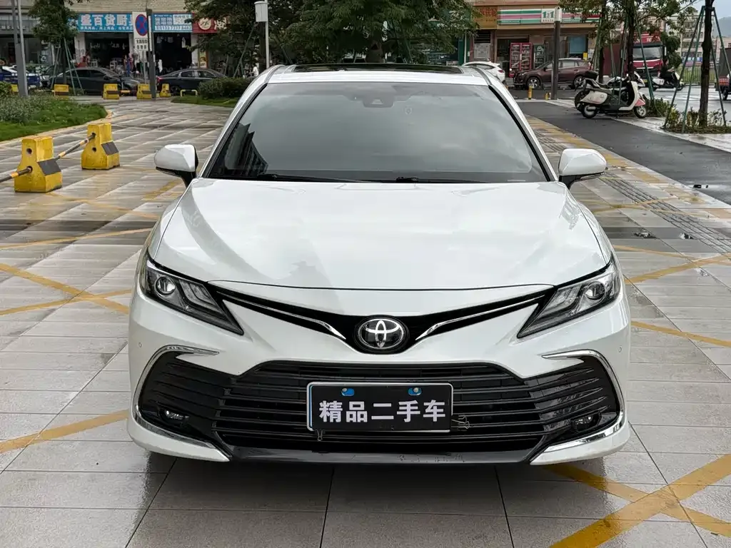 Toyota Camry — фото 9