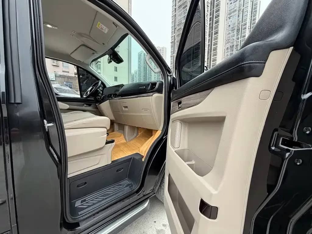 Ford Tourneo — фото 3