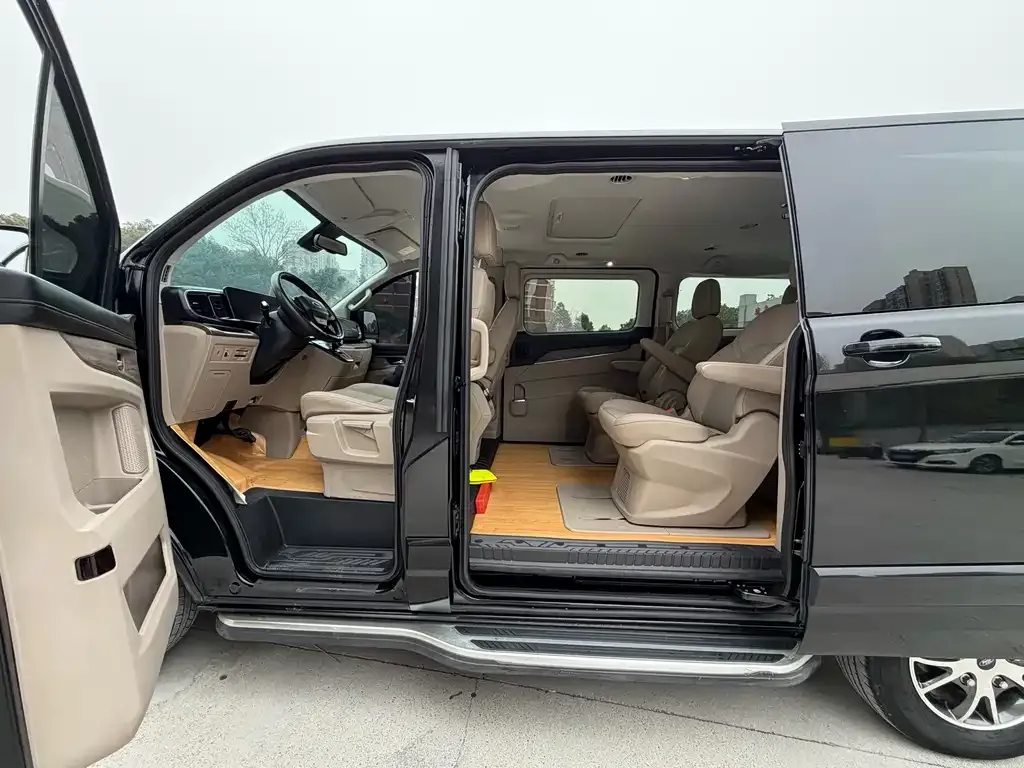 Ford Tourneo — фото 2