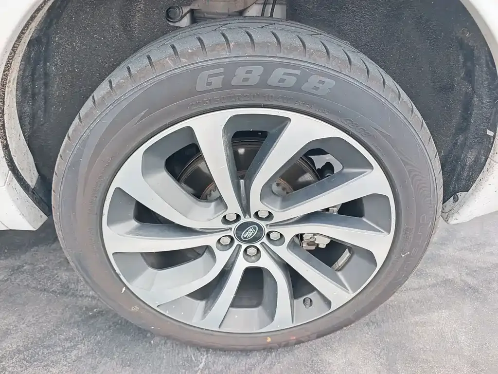 Land Rover Discovery Sport Hybrid — фото 6