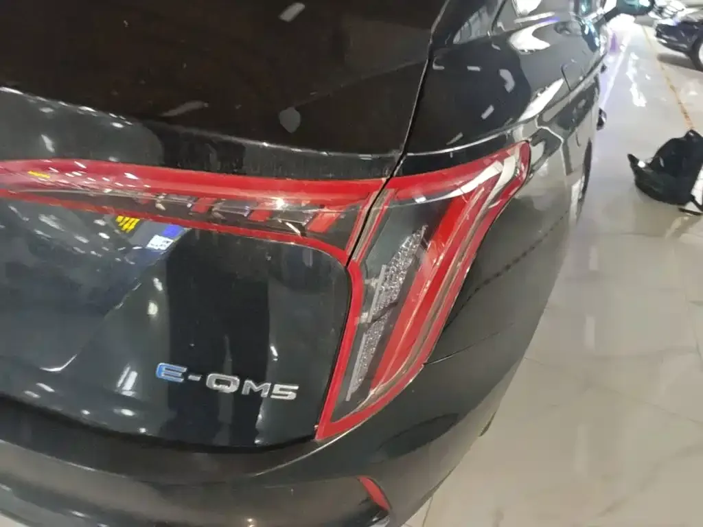Hongqi E-QM5 — фото 9