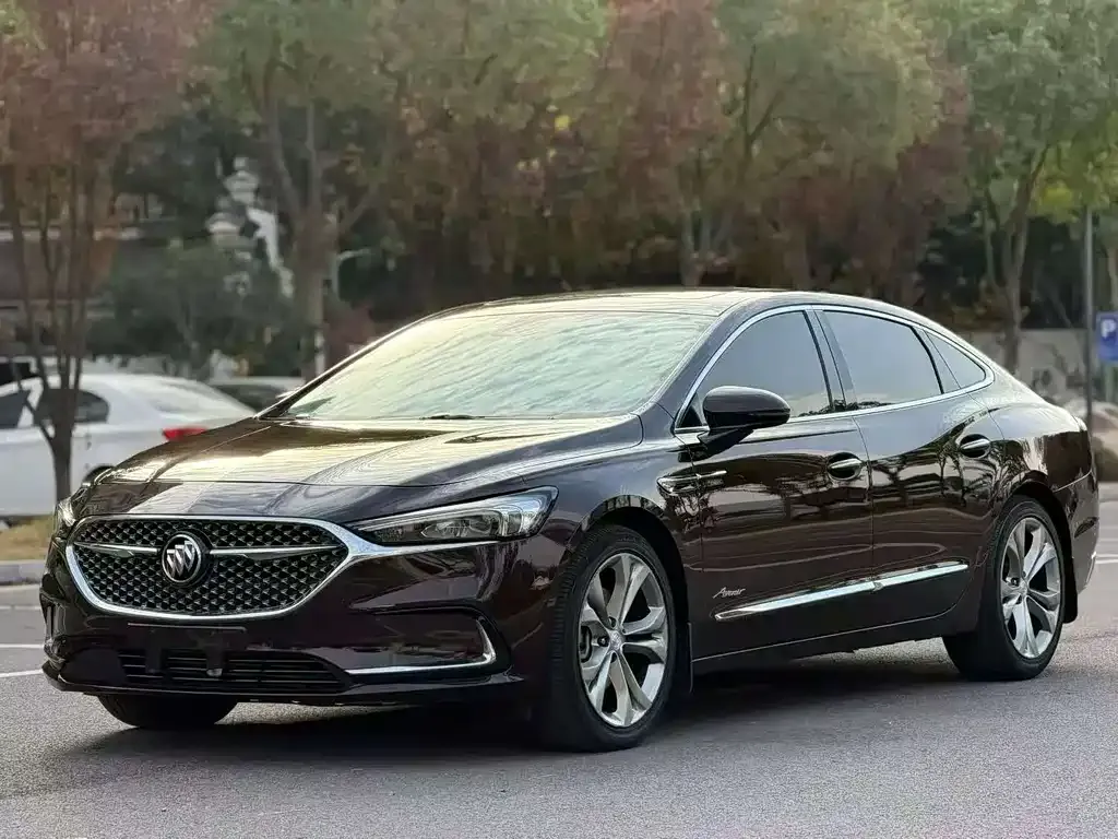 Buick LaCrosse — фото 1
