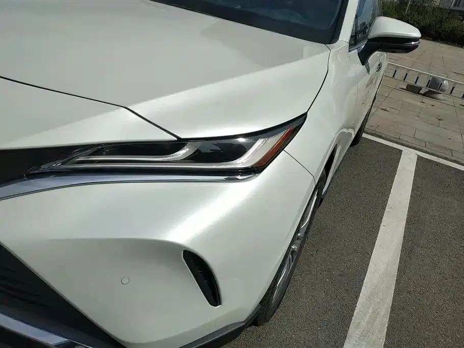 Toyota Harrier — фото 2