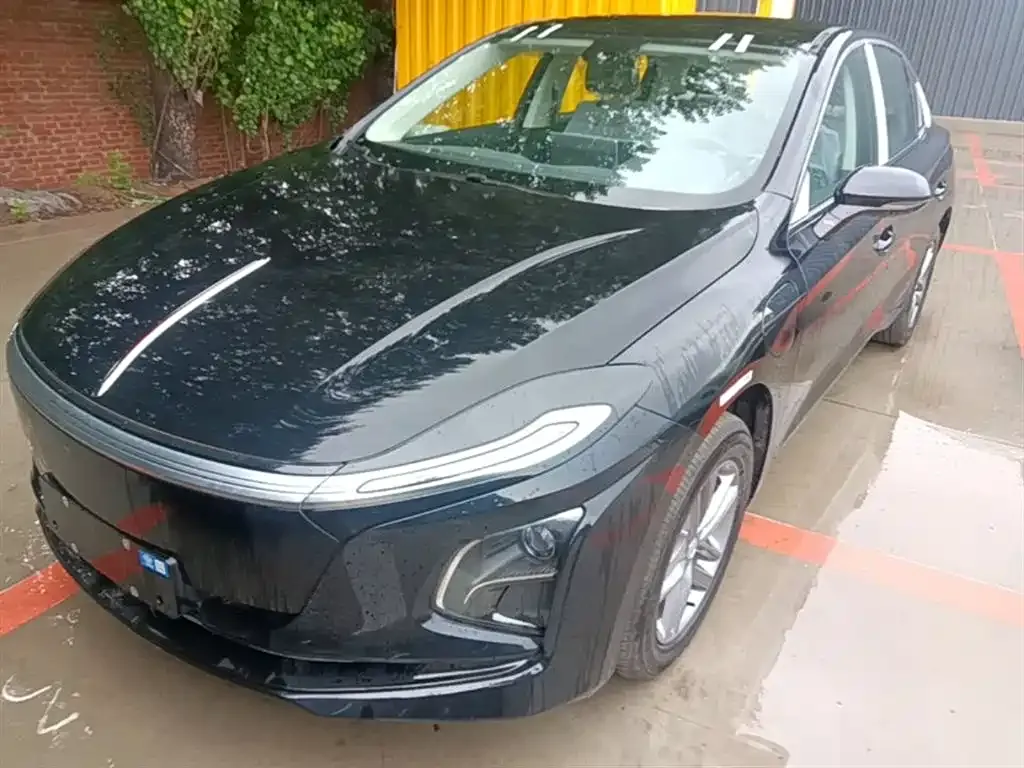 Hongqi E-QM5 — фото 1
