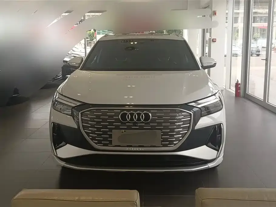 Audi Q4 e-tron — фото 8