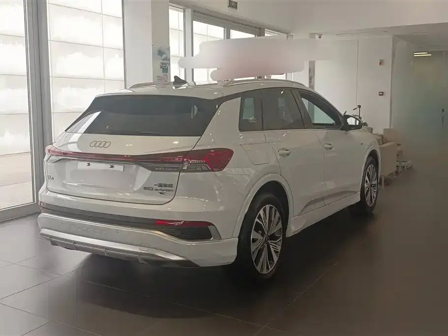 Audi Q4 e-tron — фото 4