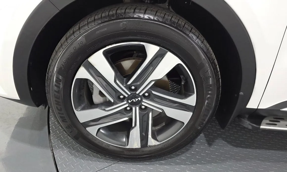 Kia Sorento — фото 8