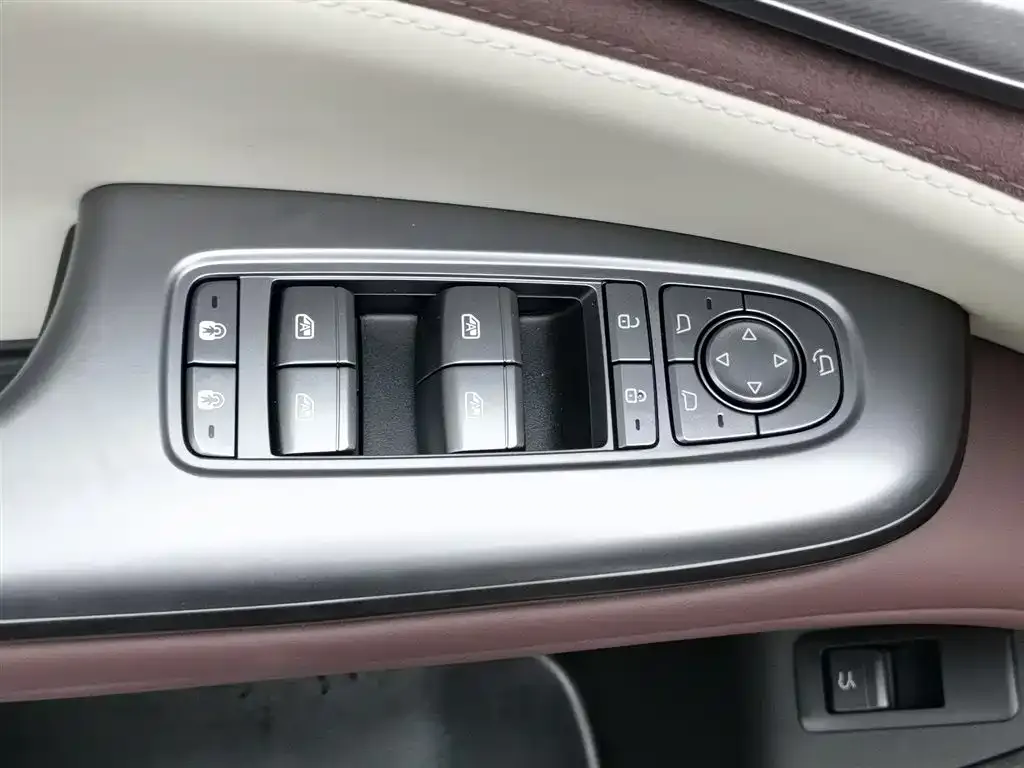 BYD Seal 07 DM-i — фото 10