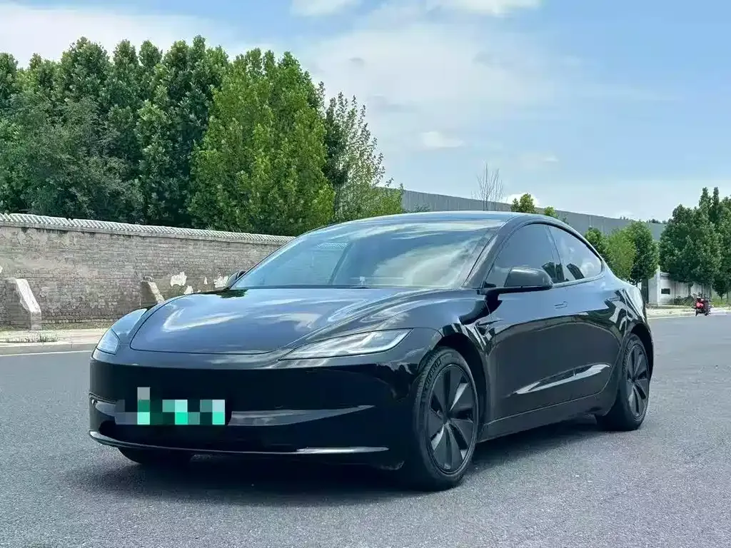 Tesla Model 3 — фото 1
