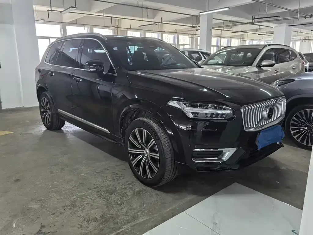 Volvo XC90 — фото 1