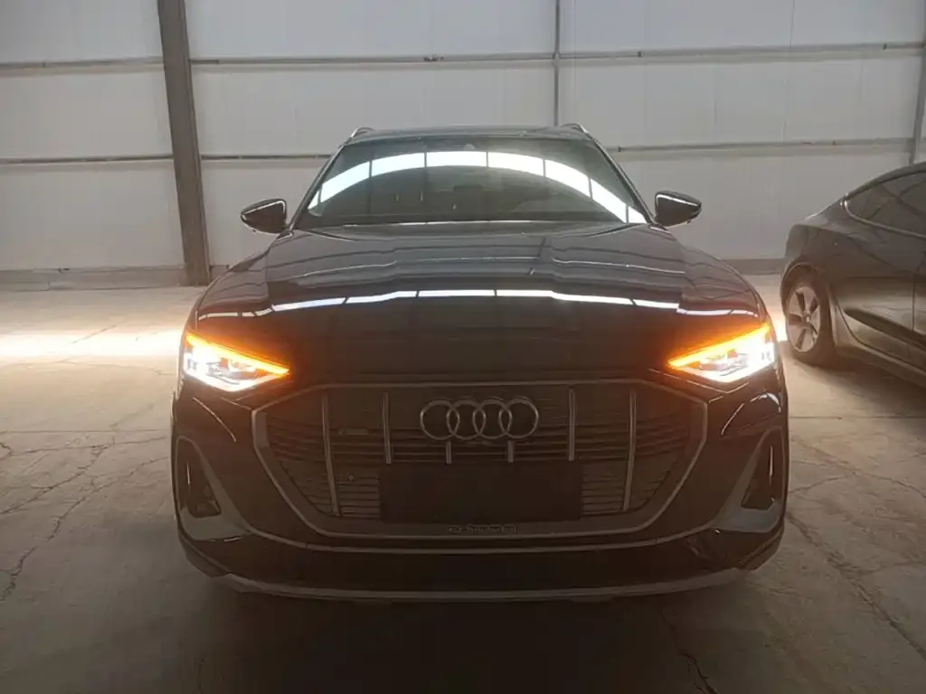 Audi e-tron — фото 2