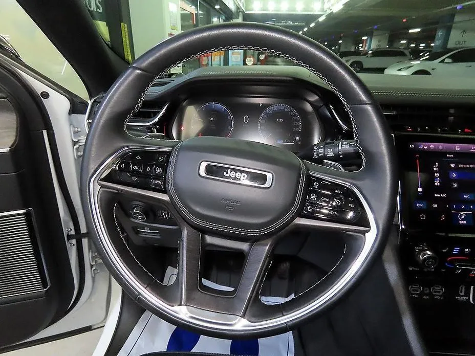 Jeep Cherokee — фото 10