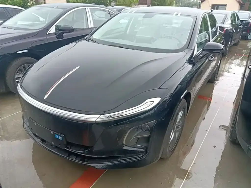 Hongqi E-QM5 — фото 1
