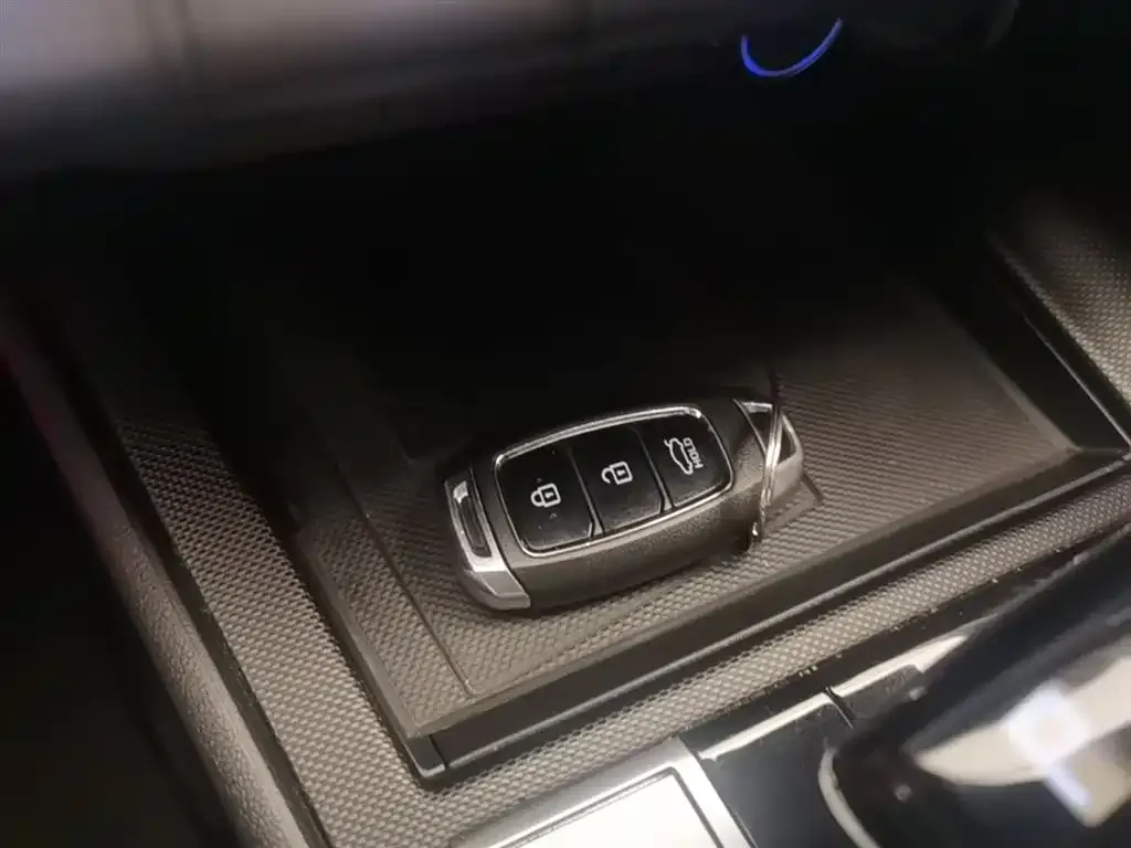 Hyundai Elantra — фото 4