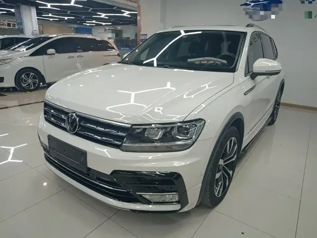 Volkswagen Tiguan L — фото 1