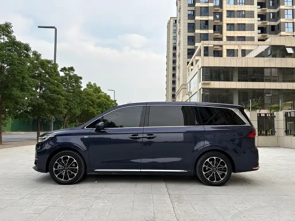 Roewe iMAX8 — фото 8