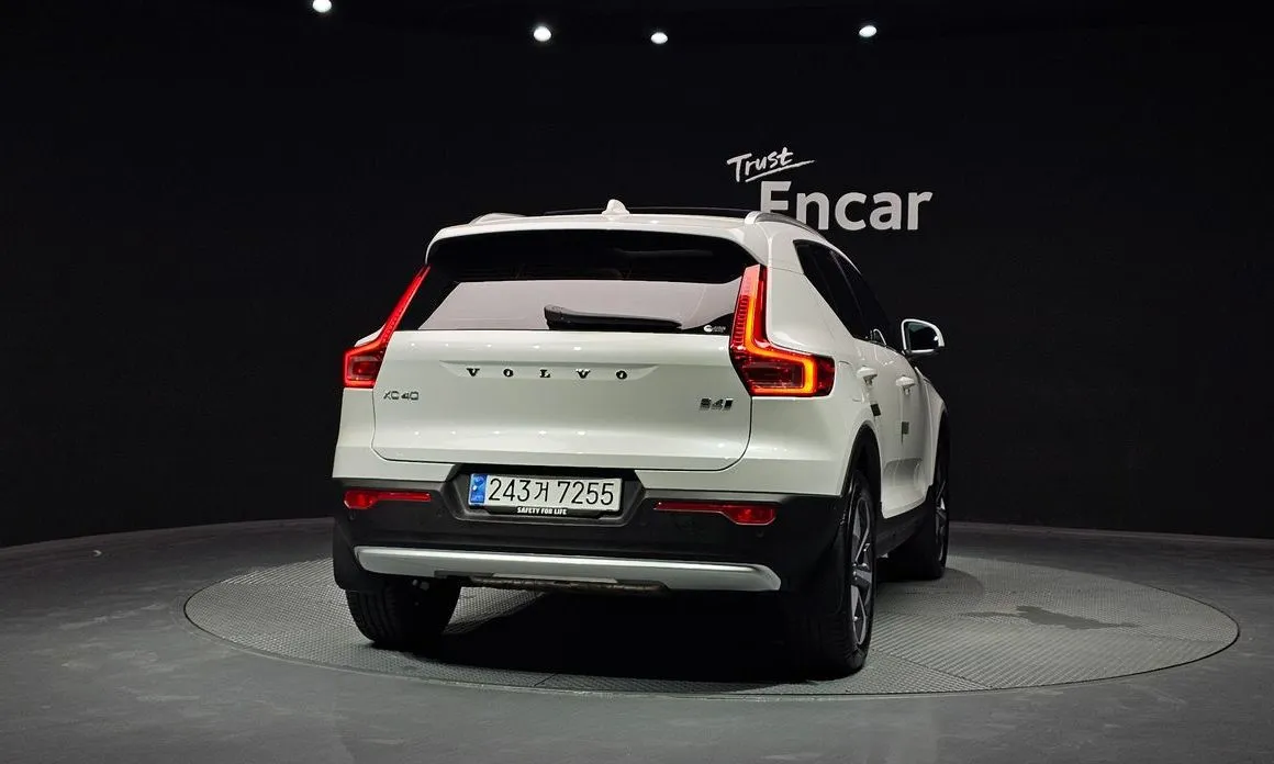 Volvo XC40 — фото 3